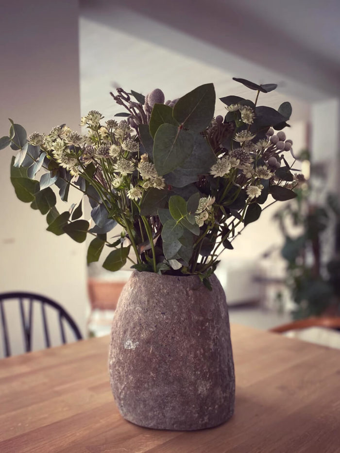 Steinvase, elvestein, organisk vase, naturlig, handmade, bali, by bjørkheim